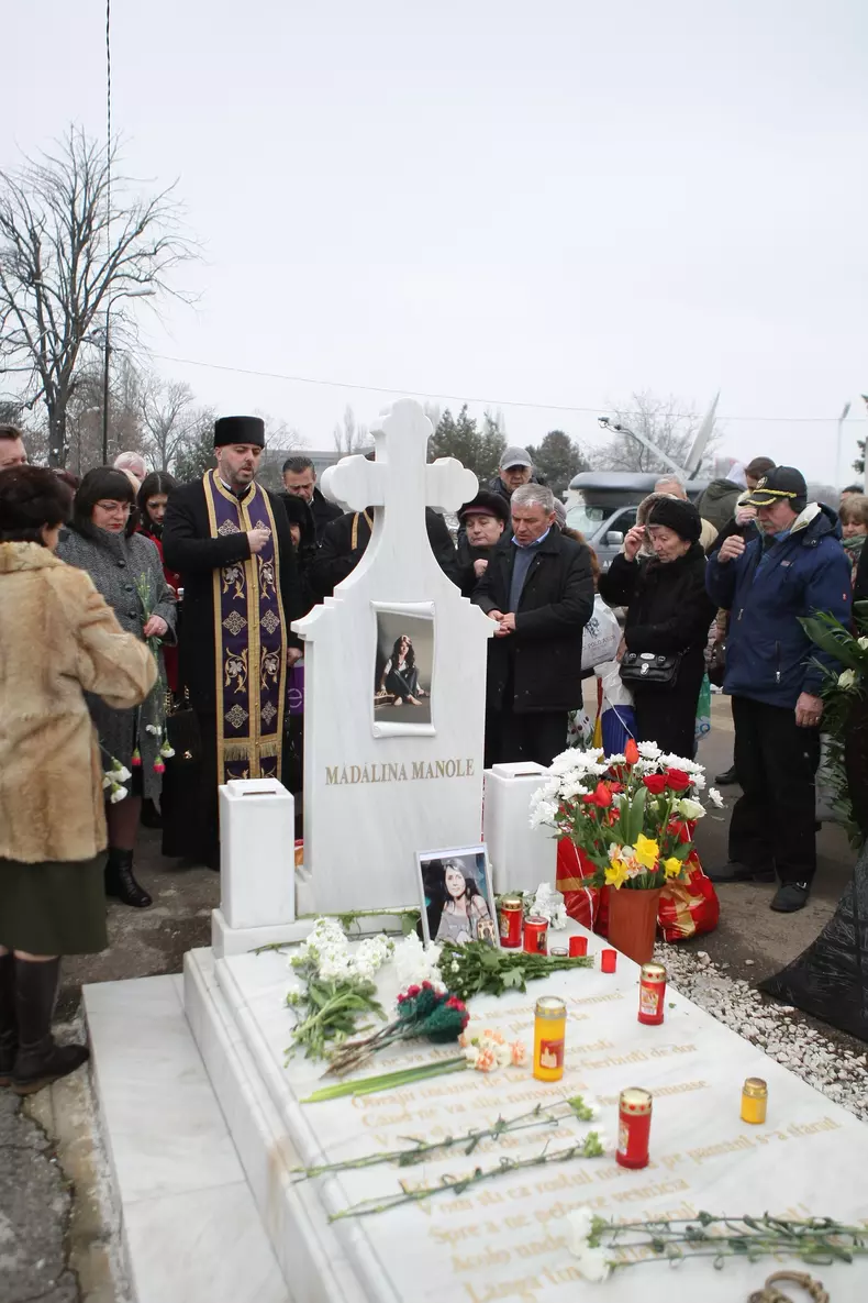 slujbă de pomenire Madalina Manole, la opt ani de la decesul ei