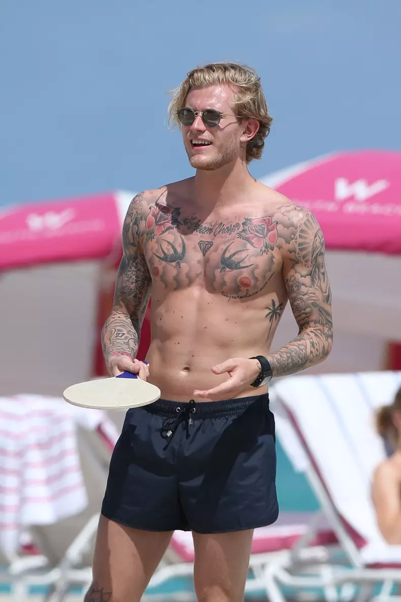 EXCLUSIVE: German Footballer Loris Karius plays a shirtless game of paddleball