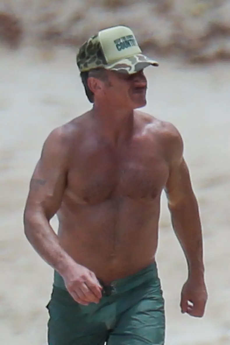 *EXCLUSIVE* Sean Penn vacations with girlfriend Leila George in Oahu