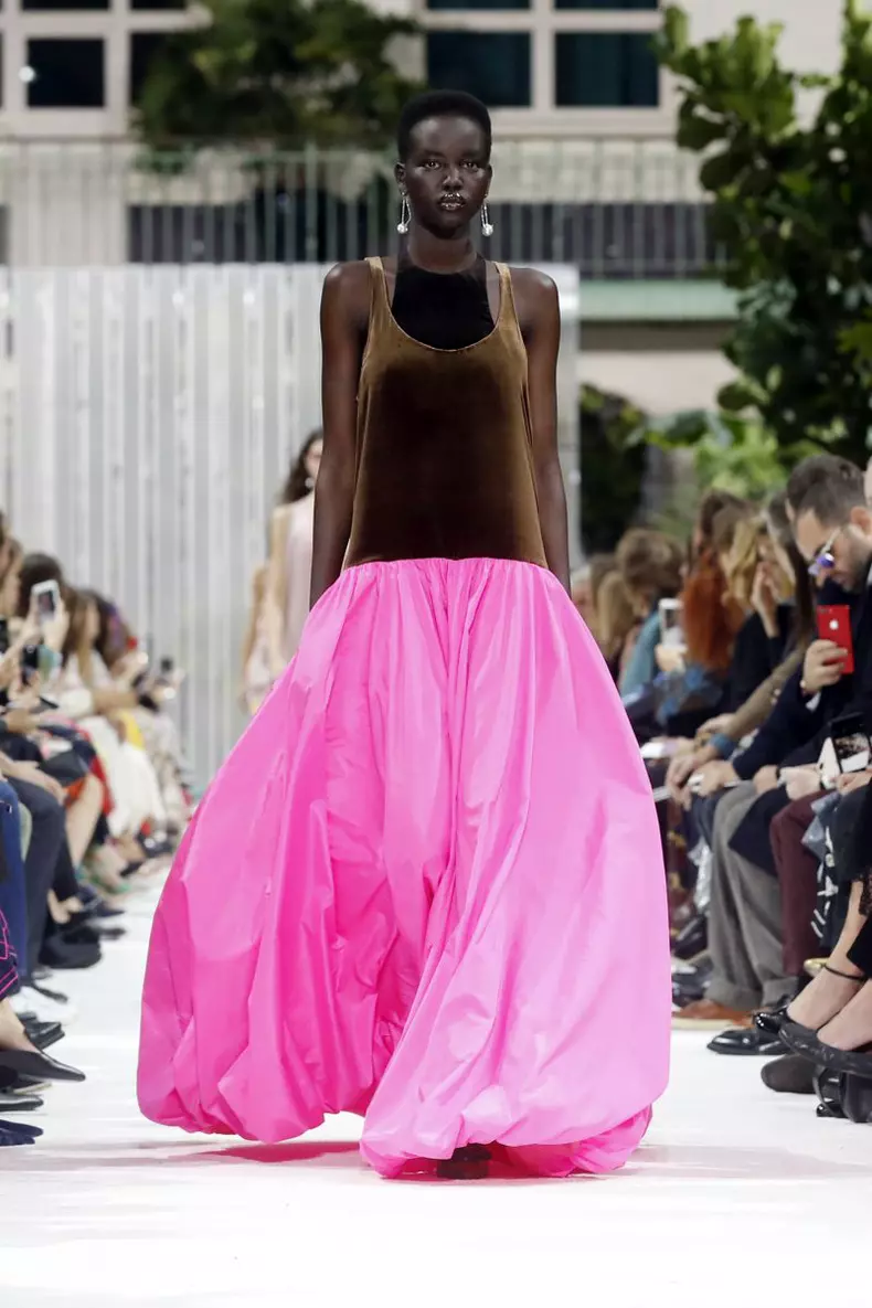 Valentino - Runway - Paris Fashion Week Ready to Wear S/S 2018