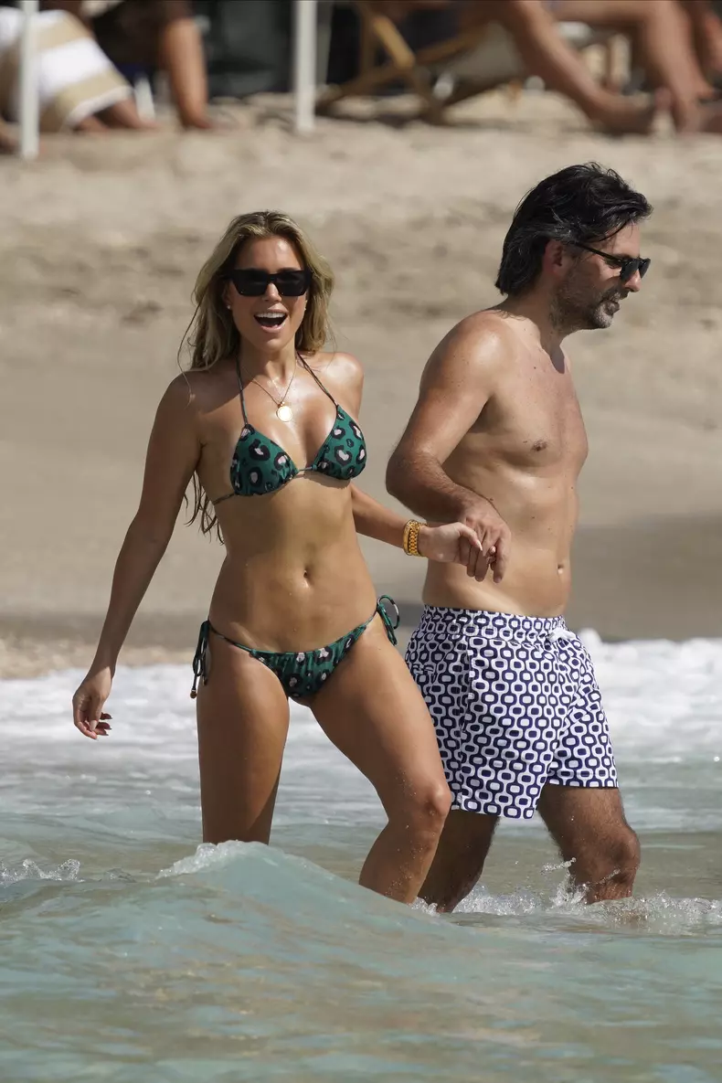 Sylvie Meis, în vacanță cu iubitul ei Niclas Castello în Insula Saint Barthelemy FOTO: Hepta by ABACAPRESS.COM