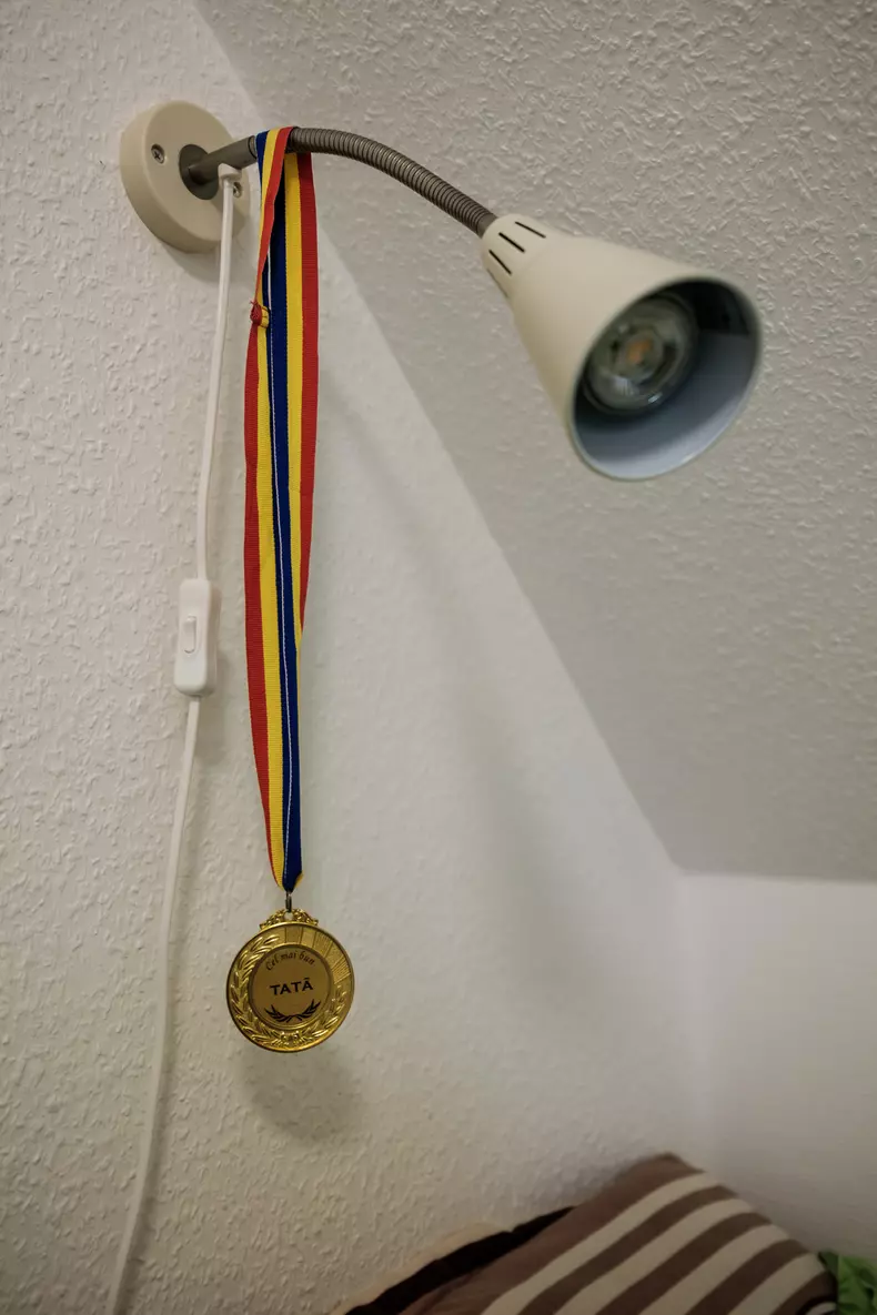 Detaliu în camera în care locuiește Marius Olaru, Skagen, Danemarca