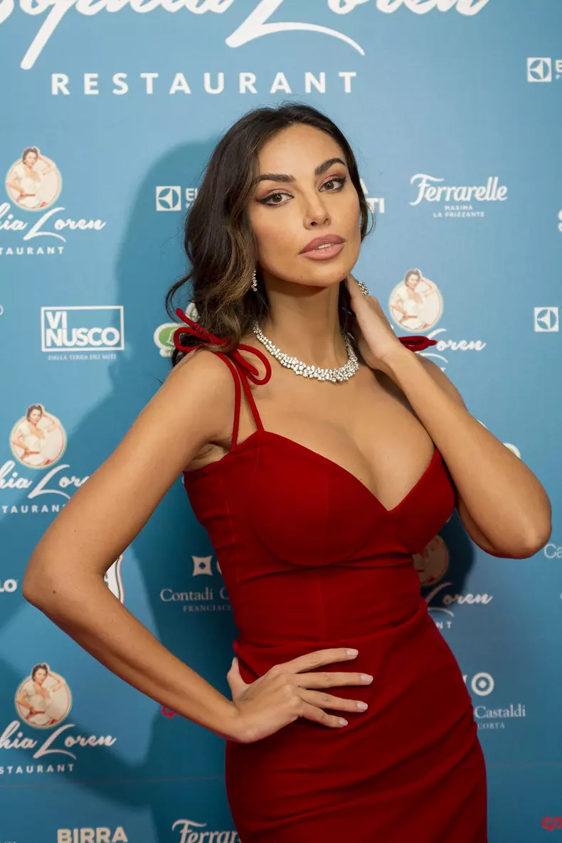 madalina-ghenea-jefuita-in-roma-3