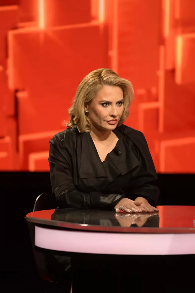 adina-buzatu-la-40-de-intrebari-cu-denise-rifaikanal-d-2
