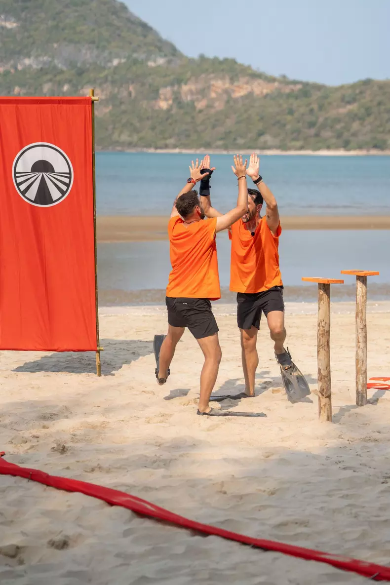 Adi si Cosmin au luat amuleta si Jokerul