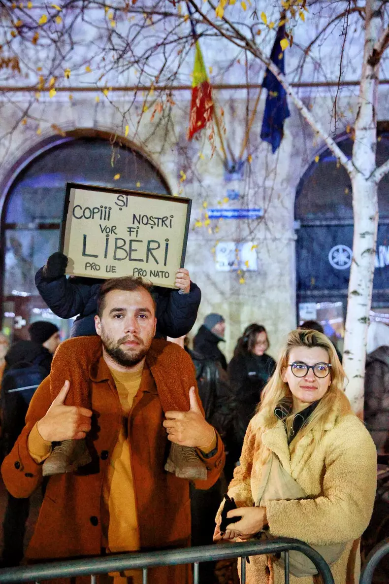 Miting-pro-democrație-România-speră-piata-universitatii (4)