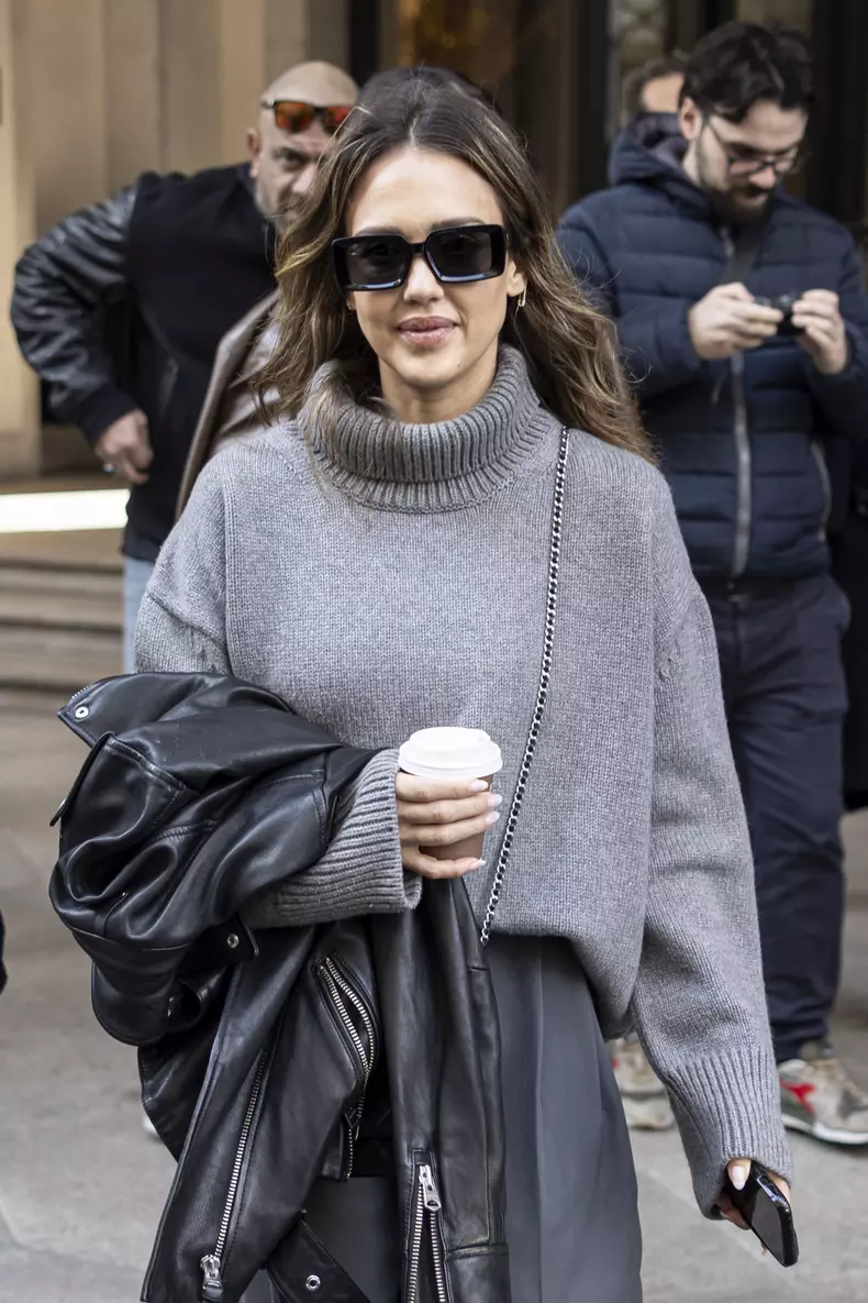 MFW - Jessica Alba Leaves Her Hotel