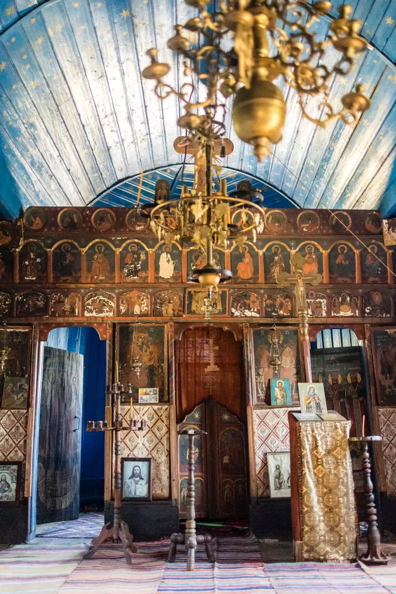 biserica-lemn-sfintii-voievozi8-cucuieti-bacau