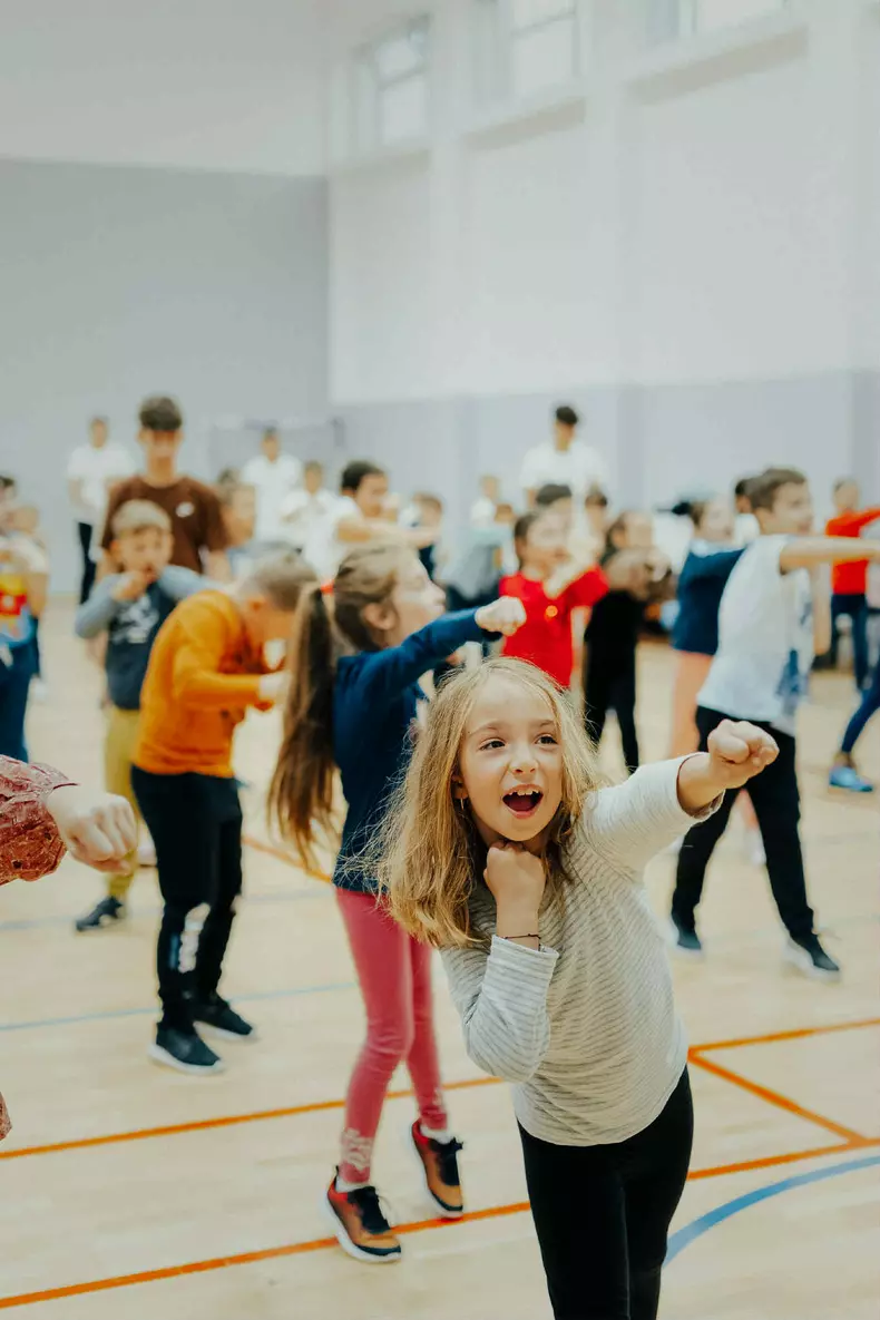 Alexandru Codiță, tânărul care a adus sportul și educația în școlile din Vâlcea