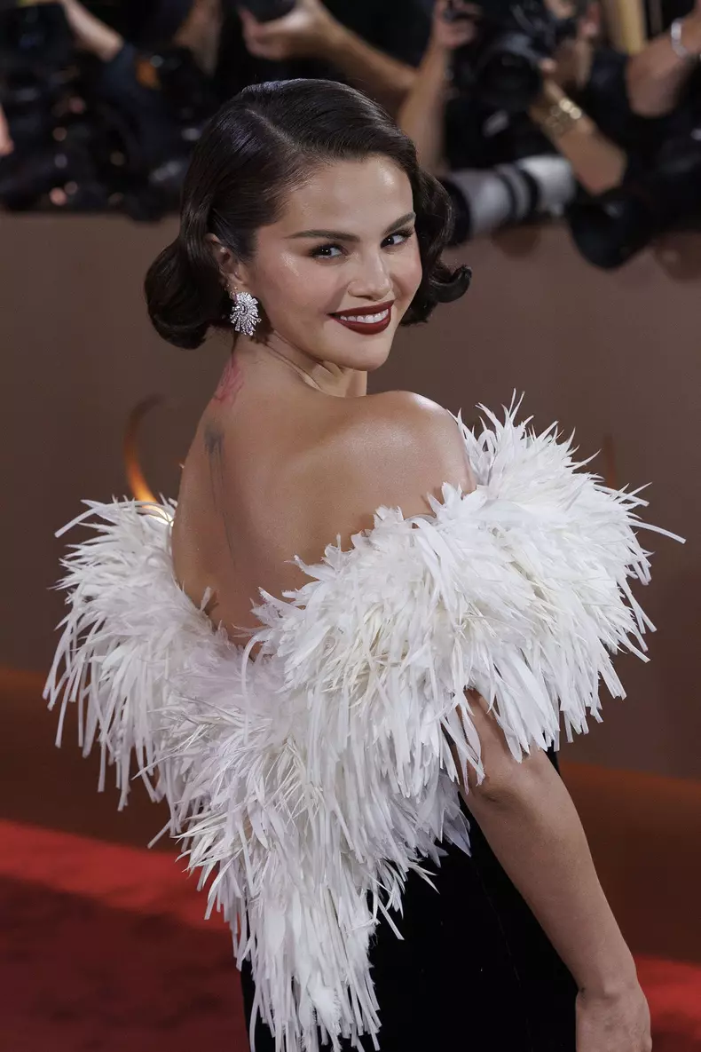 Selena Gomez la Globurile de Aur 2026