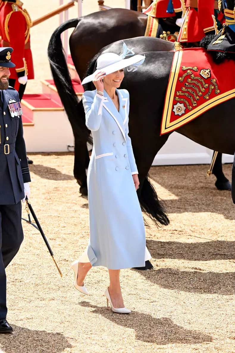 Prințesa Charlotte de Wales, Prințul George de Wales, Catherine, Prințesa de Wales și Prințul Louis de Wales în timpul ceremoniei Trooping the Colour, desfășurată pe 13 iunie 2026 la Londra, Anglia. Trooping the Colour este o paradă ceremonială organizată pentru a marca ziua oficială de naștere a monarhului britanic.