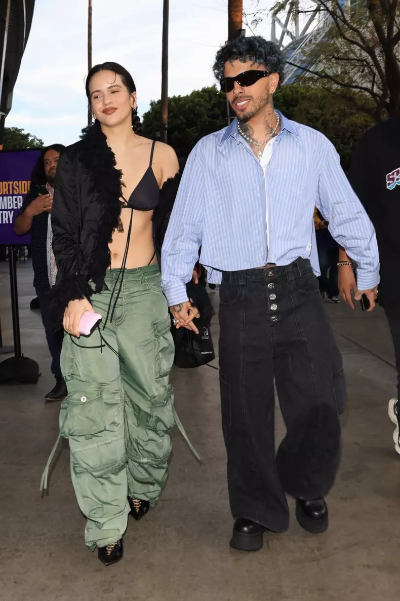 Rosalía & Rauw Alejandro pack on the PDA while attending Lakers game