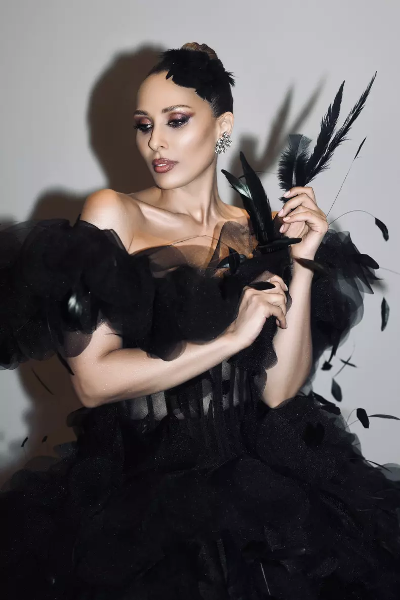 Iulia Vantur - Black Swan