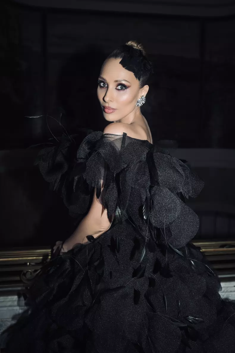 Iulia Vantur - Black Swan 8