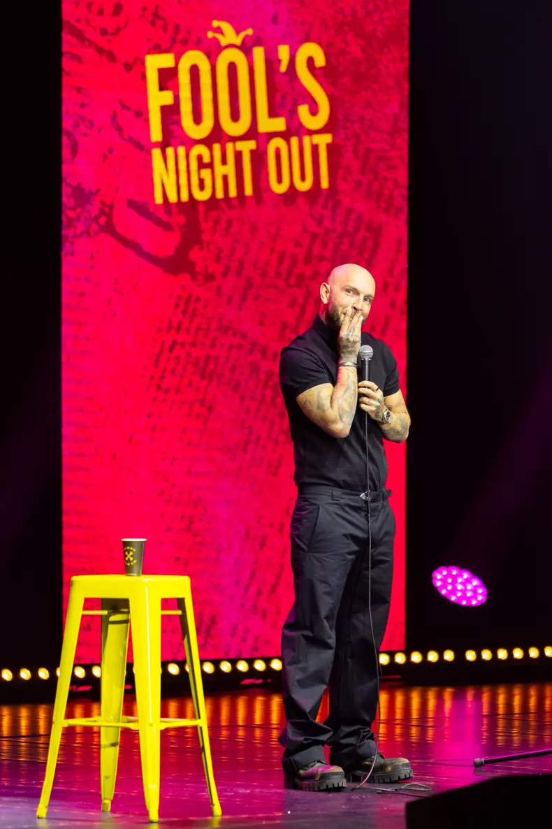 catalin bordea stand up comedy sala palatului scandalos fools night out 2025 (2)