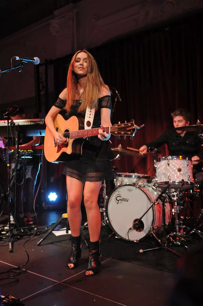 Una Healy performing at Bush Hall