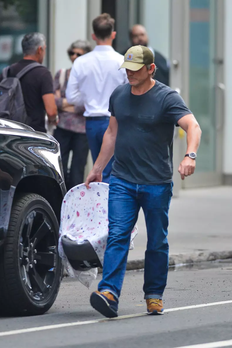 FIRST PICS! Rachel Weisz and Daniel Craig are Spotted in New York City for the First Time Since the Rumoured Birth of their First Child.