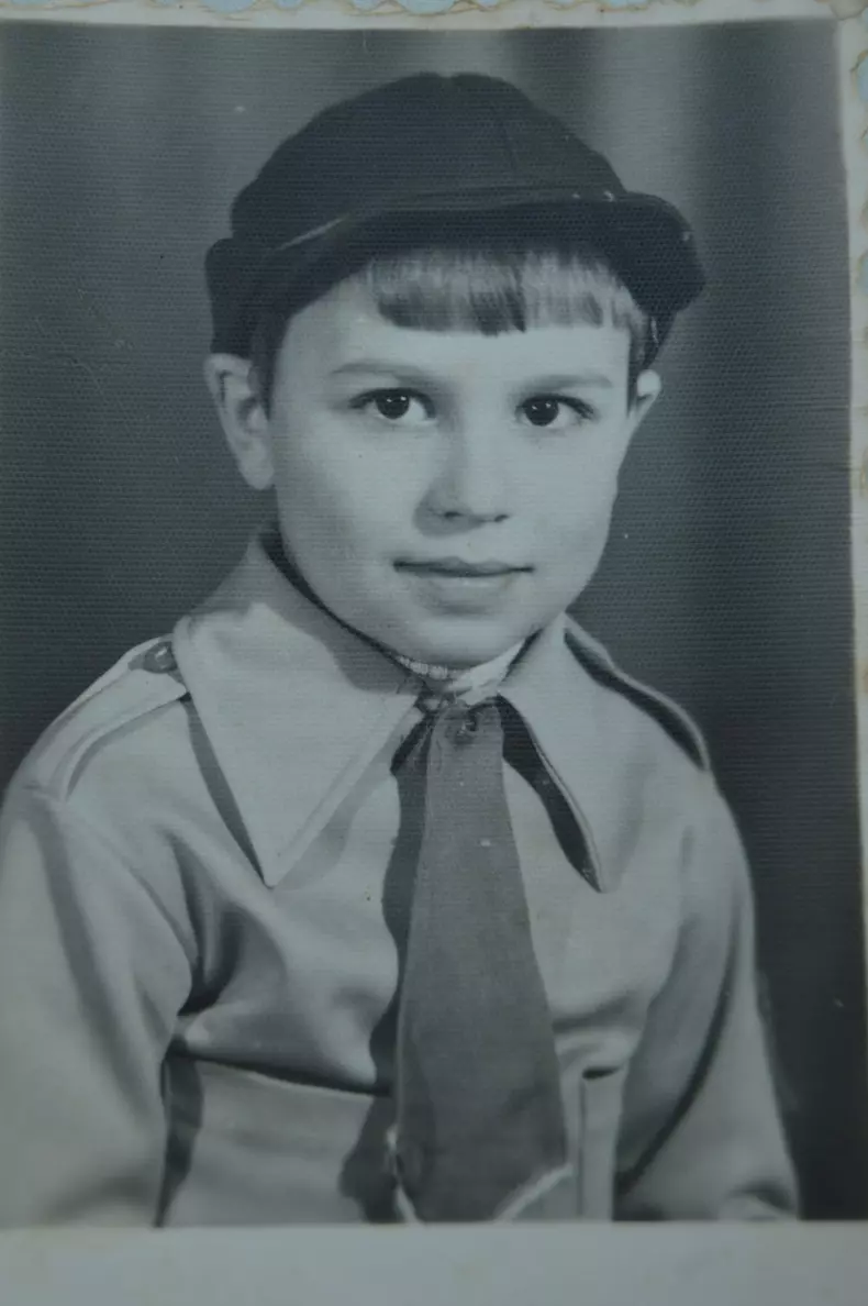 Florin Rotaru in clasa intai, dupa ce a fost facut pioner