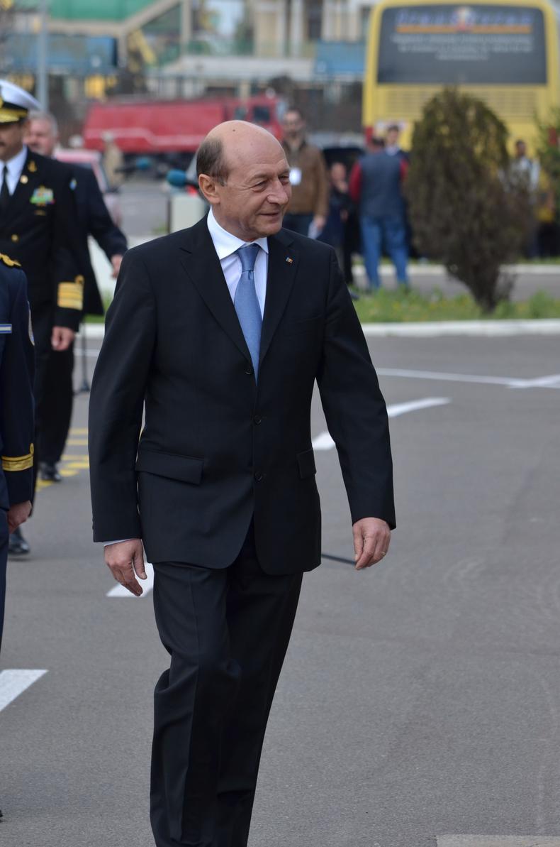 BAsescu_vizita_nava_sua___12_.JPG