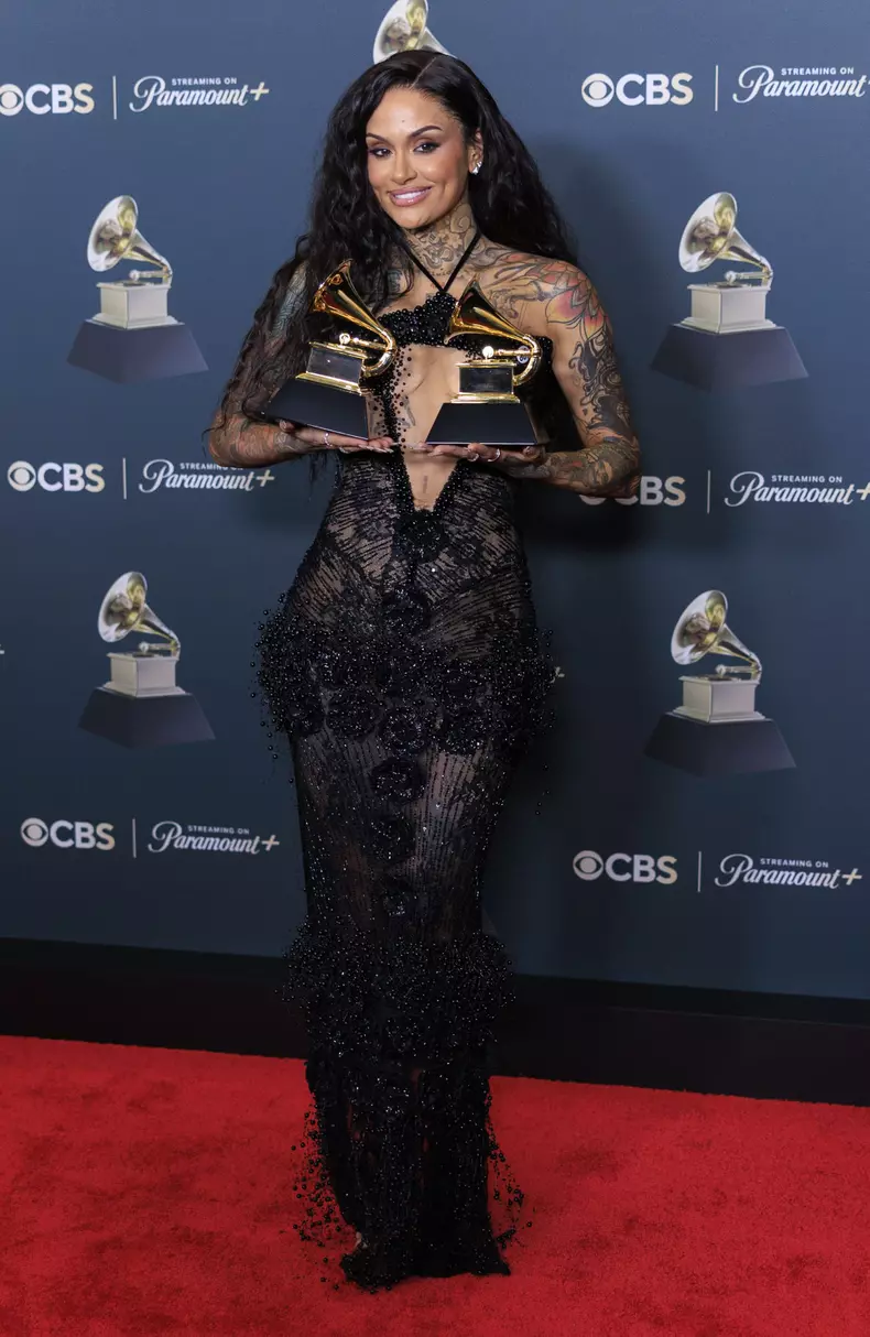Kehlani pe covorul roșu la Premiile Grammy 2026