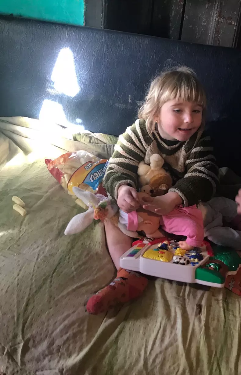 fetita paralizata picioare (8)