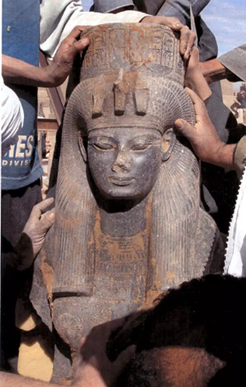 QUEEN TIYE