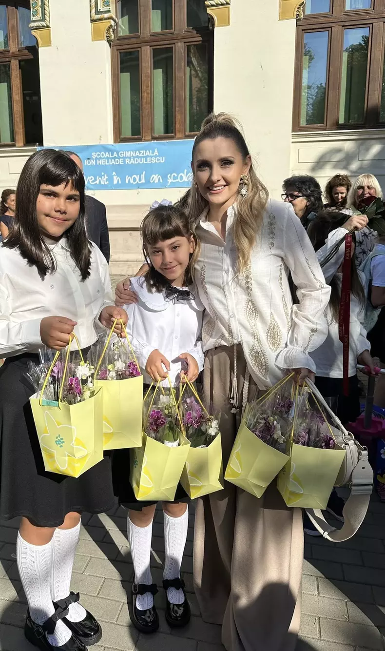 alina sorescu prima zi de scoala fetite 2