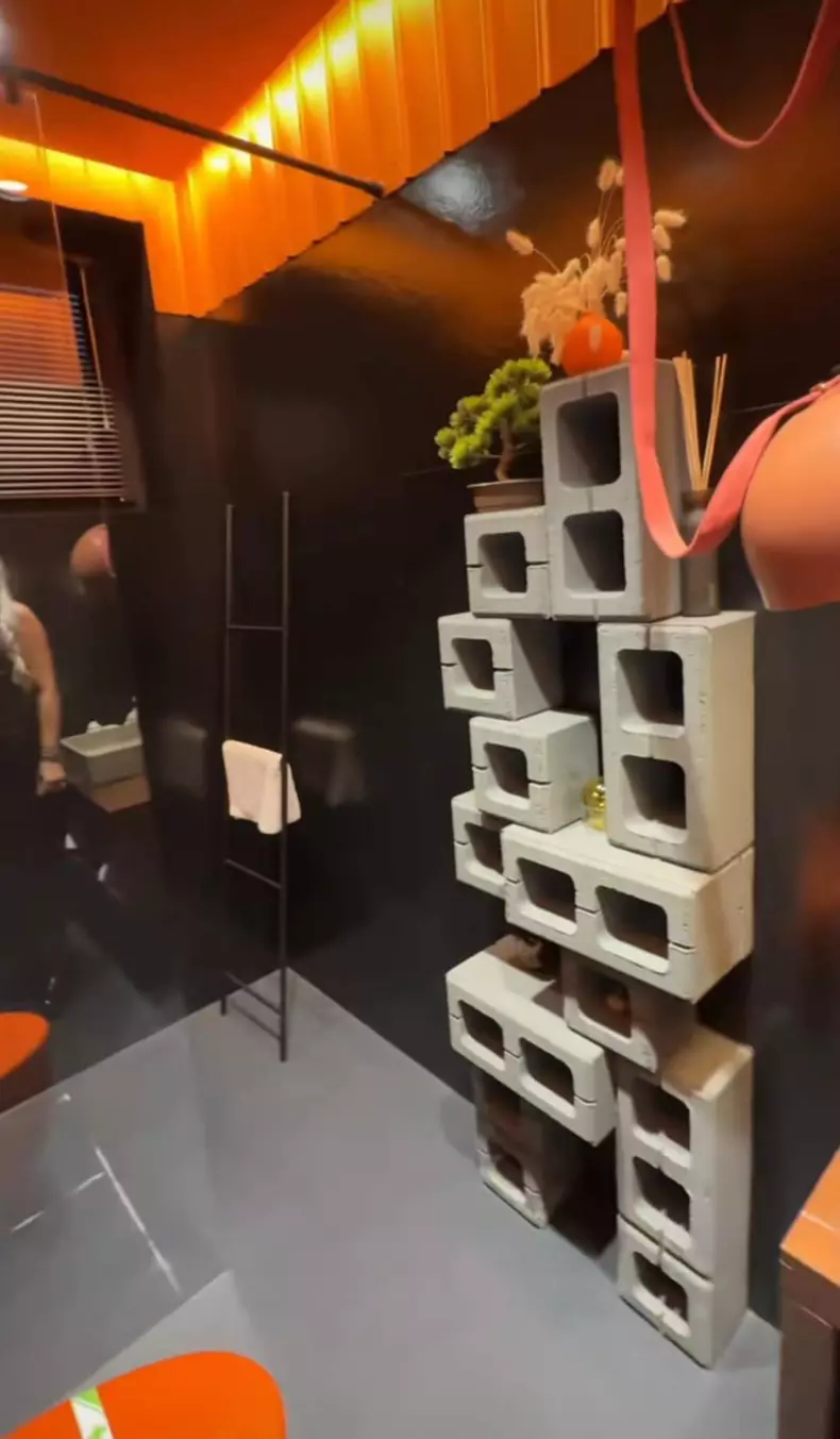 Imagini din apartamentul Loredanei Chivu (18)