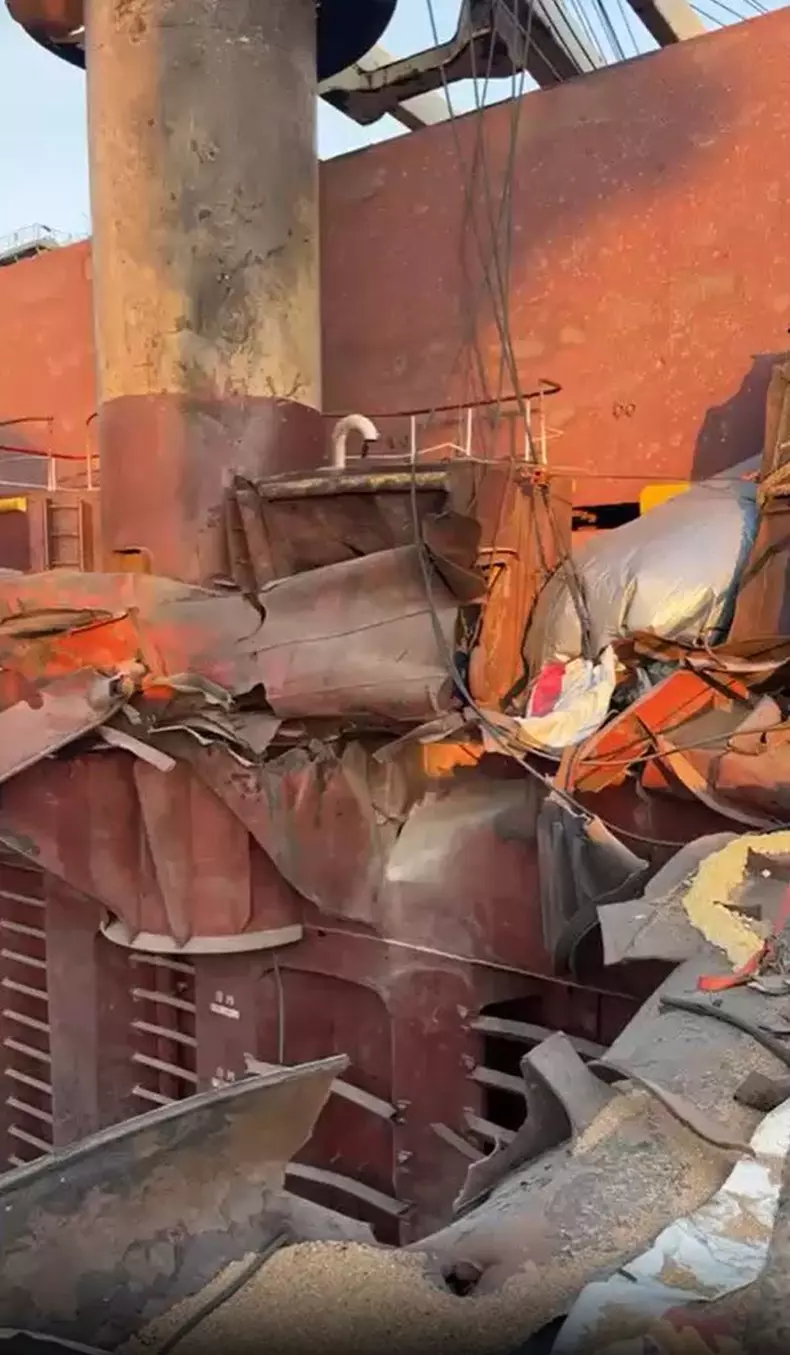 nava ucraineana lovita de rusia 1