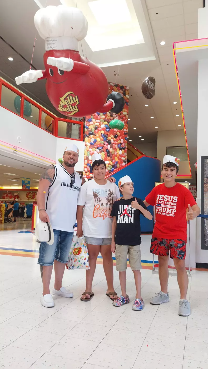 adriana-bahmuteanu-si-baietii-sai-3