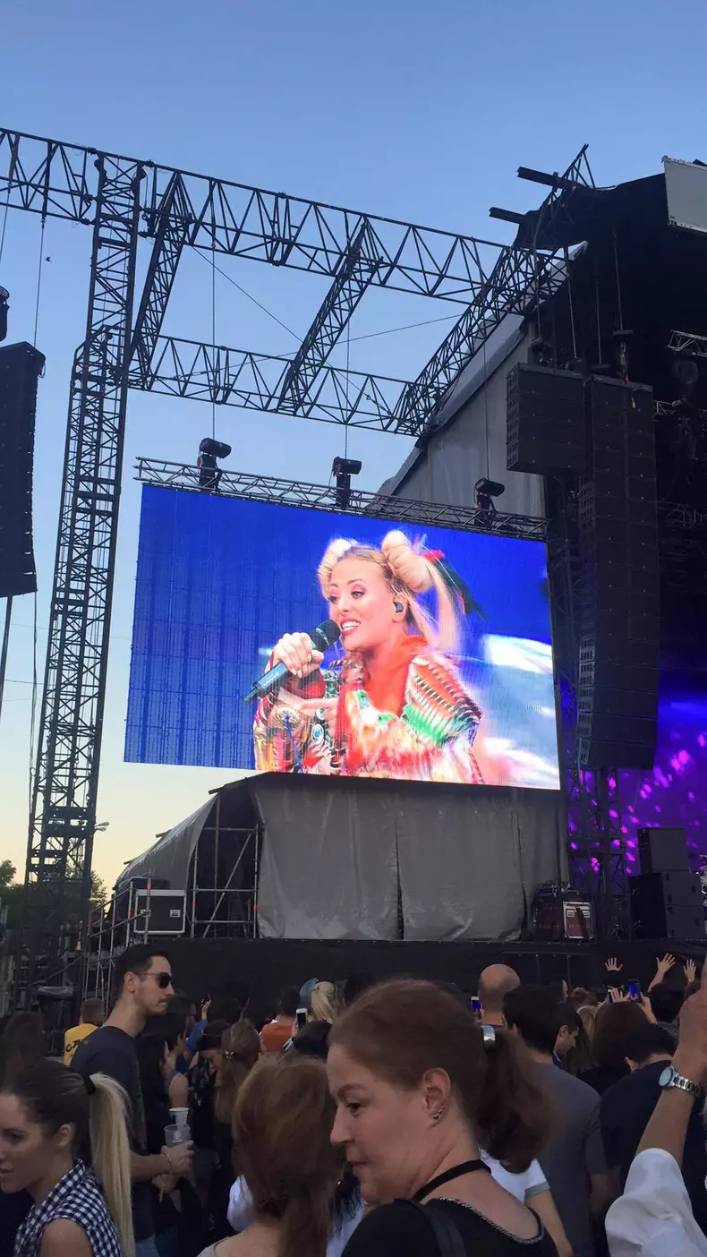 14037633_10154389535772902_1460851850_o