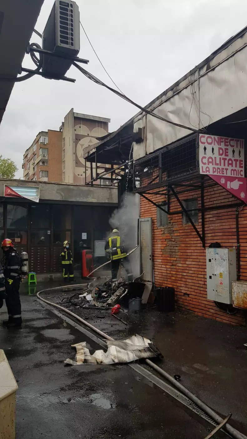 Incendiu Piața Veteranilor FOTO: ISU-BIF