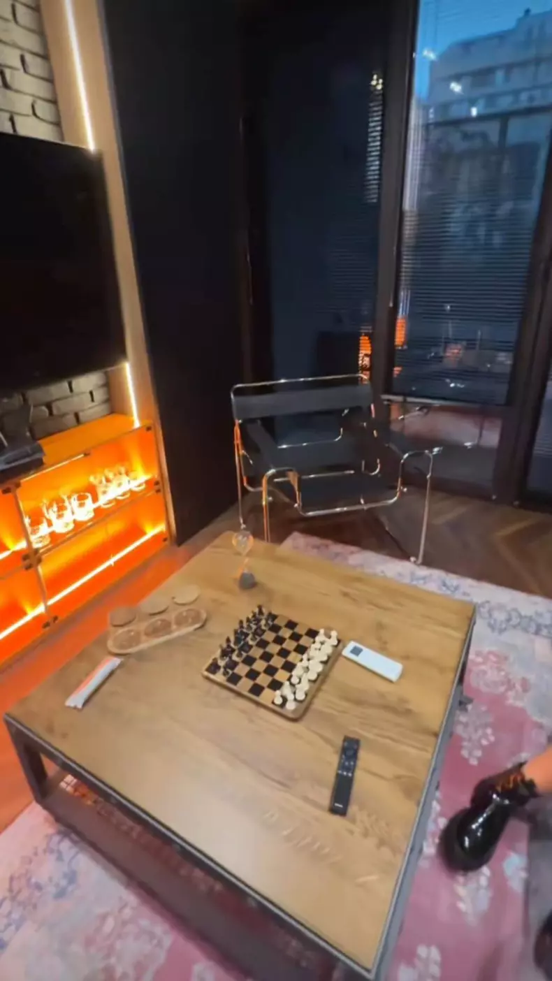 Imagini din apartamentul Loredanei Chivu (13)