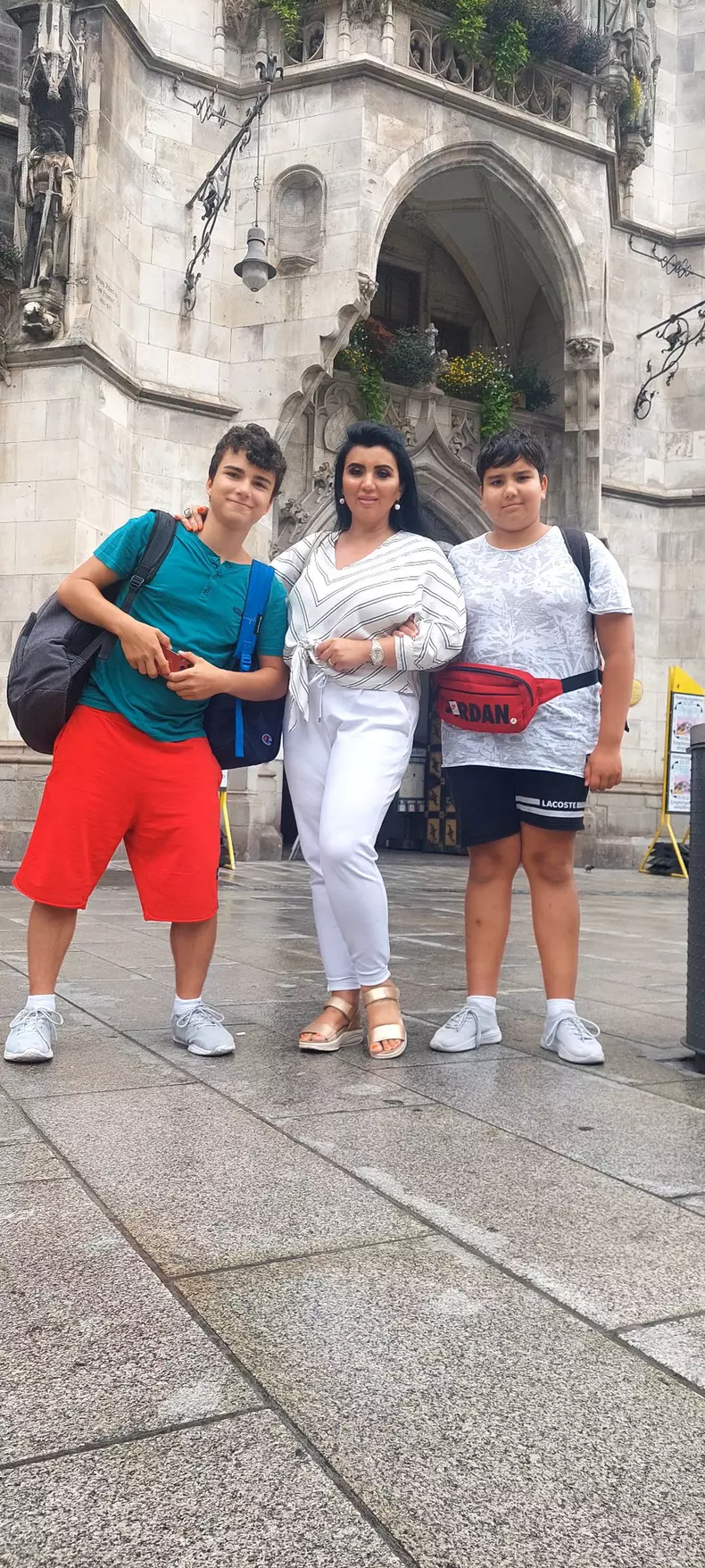 adriana-bahmuteanu-si-baietii-sai-7