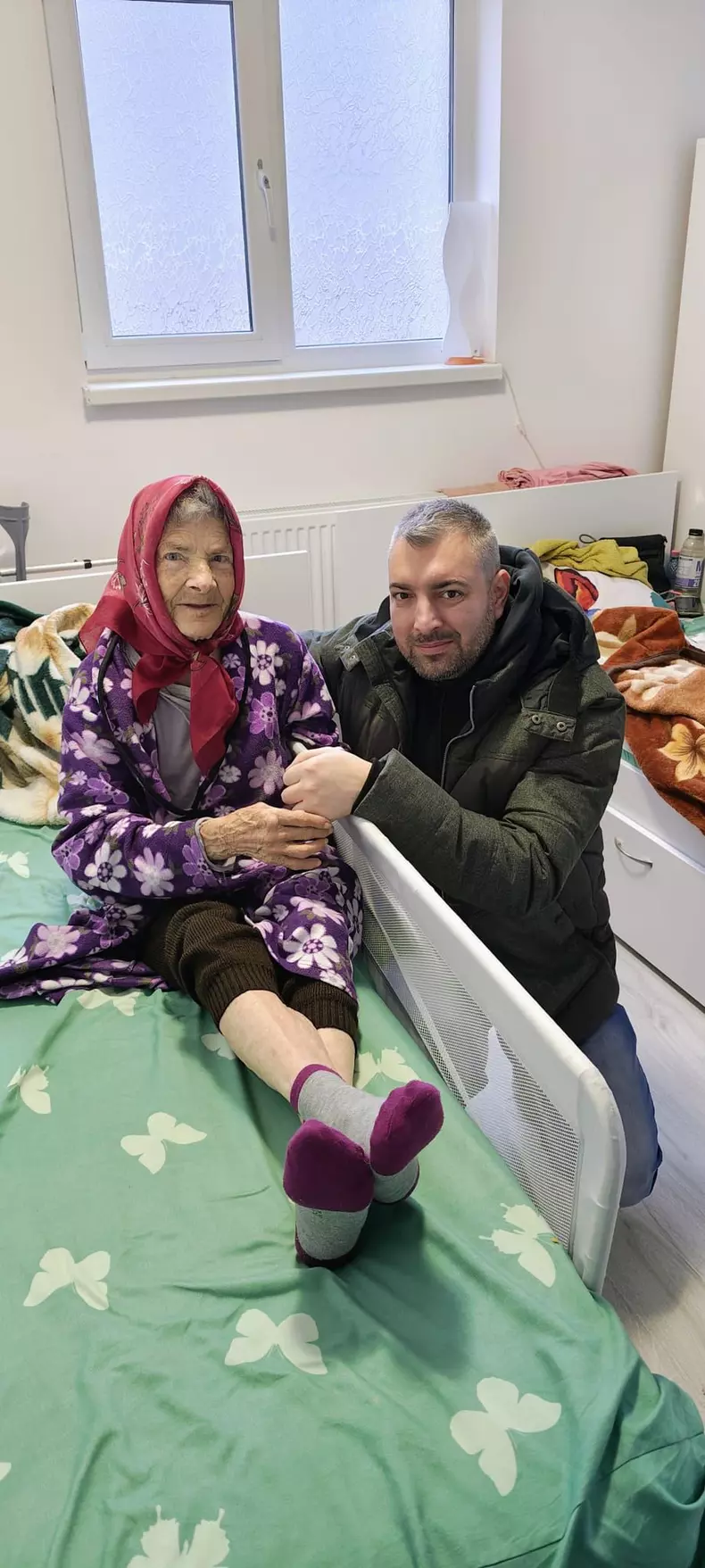 Sebastain-Constantin Popescu alături de bunica sa