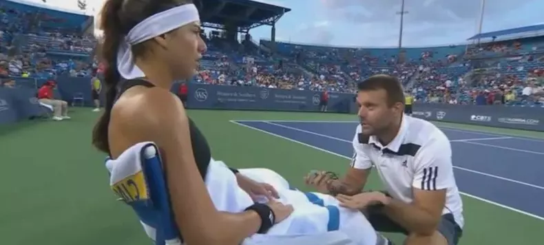 dialog-fabulos-pe-margine-intre-sorana-cirstea-si-antrenoru-sau-a-cedat-nervos-in-timpul-meciului-cu-ana_size6