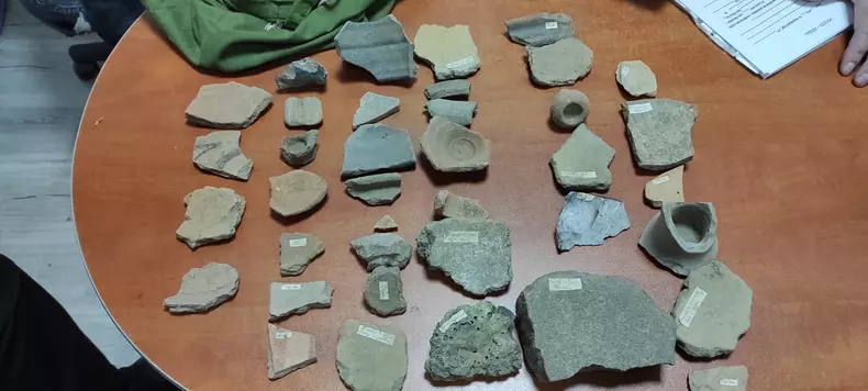 Vestigii dacice vândute la Iași pentru 5 lei bucata (5)