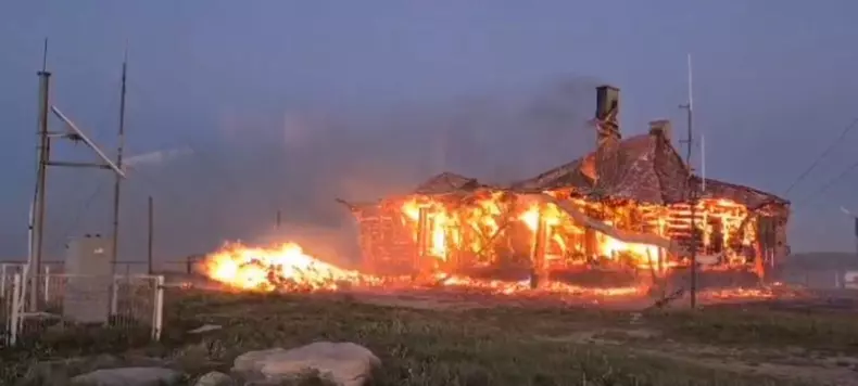 incendiu1-statia-meteo-vladeasa-cluj-24-iunie-2025