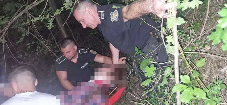 Locatarii deranjați din Brașov au sunat la 112, crezând că este un scandal. Ce au descoperit polițiștii în pădure (1)