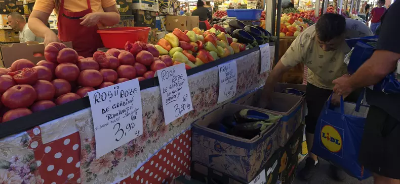 Cât costă fructele în Piața Obor din București 3