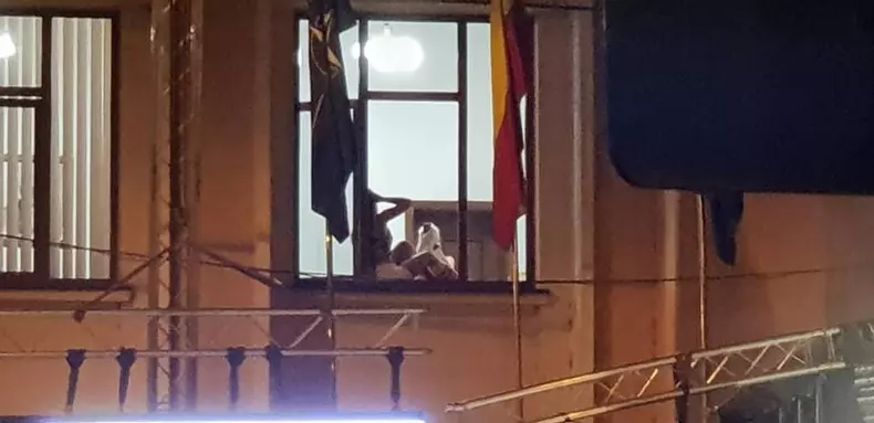 Dansatoarele Andreei Antonescu au făcut poze sexy în Primăria Bârlad (3)