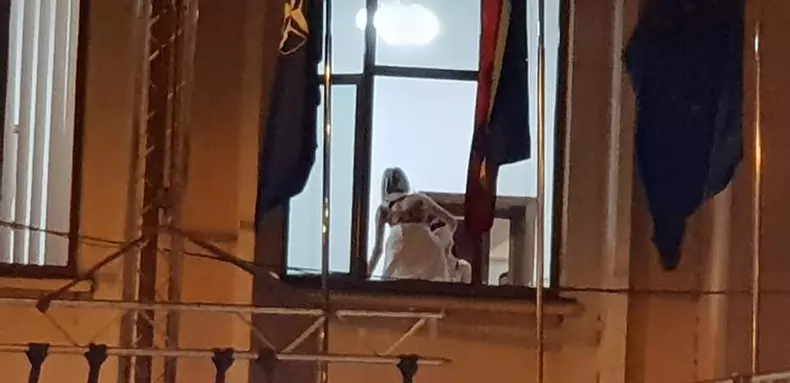 Dansatoarele Andreei Antonescu au făcut poze sexy în Primăria Bârlad (4)