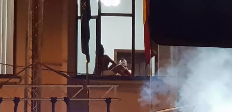 Dansatoarele Andreei Antonescu au făcut poze sexy în Primăria Bârlad (6)