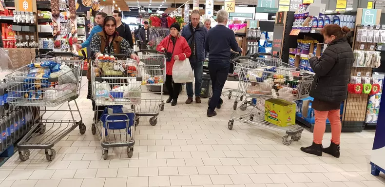 Cel mai mult se caută uleiul, făina, mălaiul, dar și apa minerală