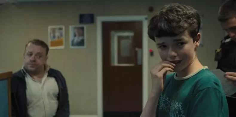 VIDEO Mesaj ascuns în serialul momentului pe Netflix: de ce primește Jamie doar o jumătate de sendviș?