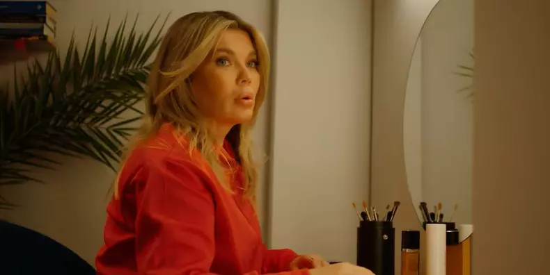 gina-pistol-videoclip-smiley