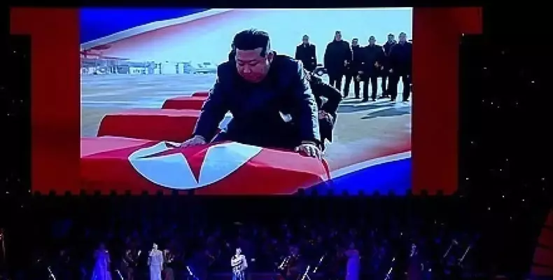 kim-jong-un-jeleste-langa-sicriele-soldatilor