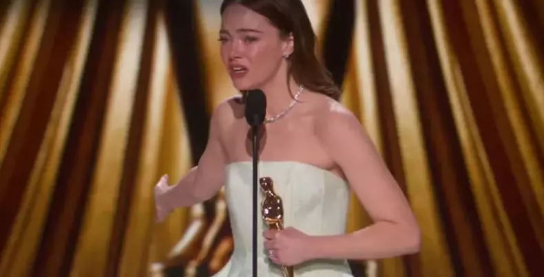 Emma Stone - accident vestimentar premiile Oscar 2024 (2)