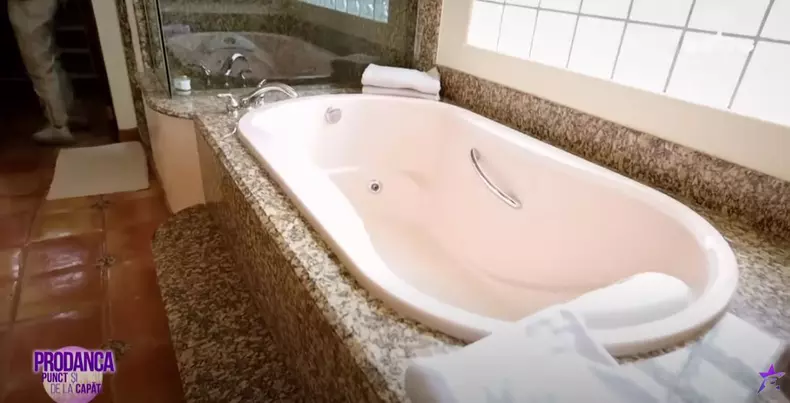 Anamaria Prodan - imagini casă Las Vegas (8)