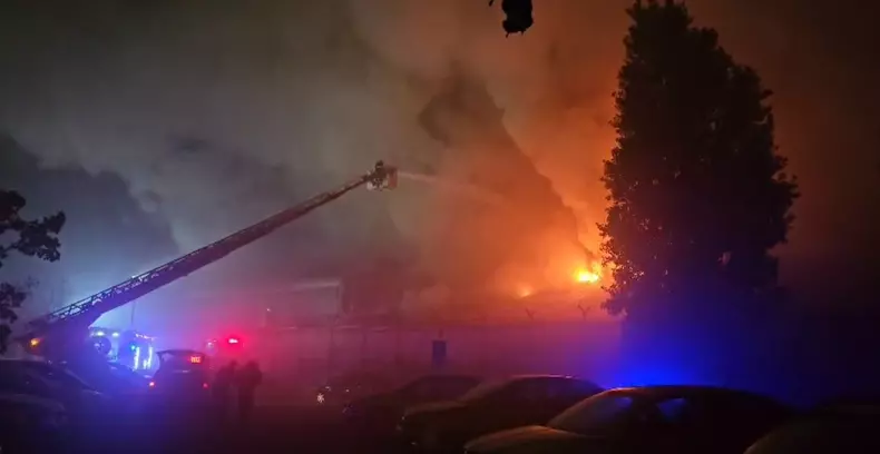 Incendiu uriaș în sectorul 2. Foto Facebook Meteoplus